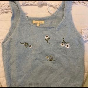 fuzzy floral crop top 🌺🌸🌹